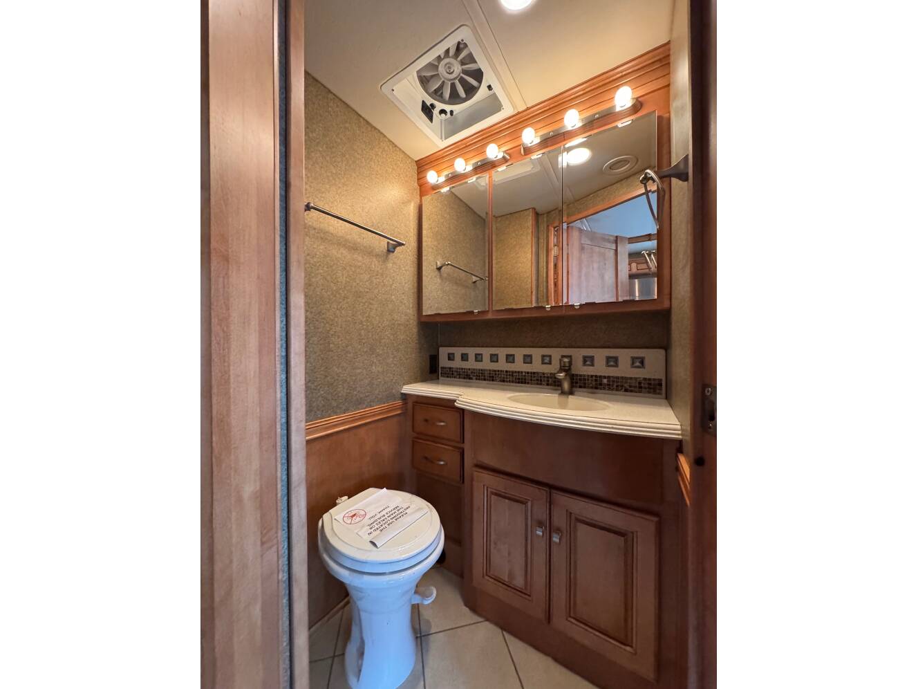 A photo of this 2014 Itasca MERIDIAN 42E