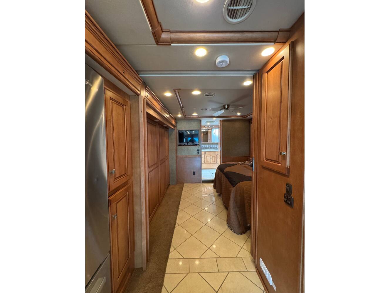 A photo of this 2014 Itasca MERIDIAN 42E