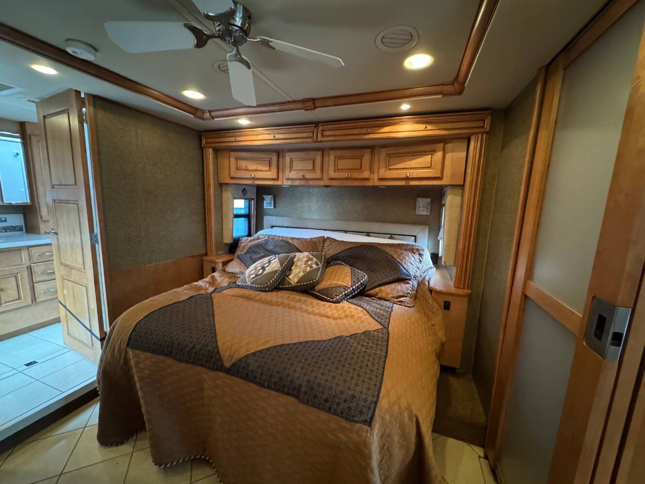 A photo of this 2014 Itasca MERIDIAN 42E