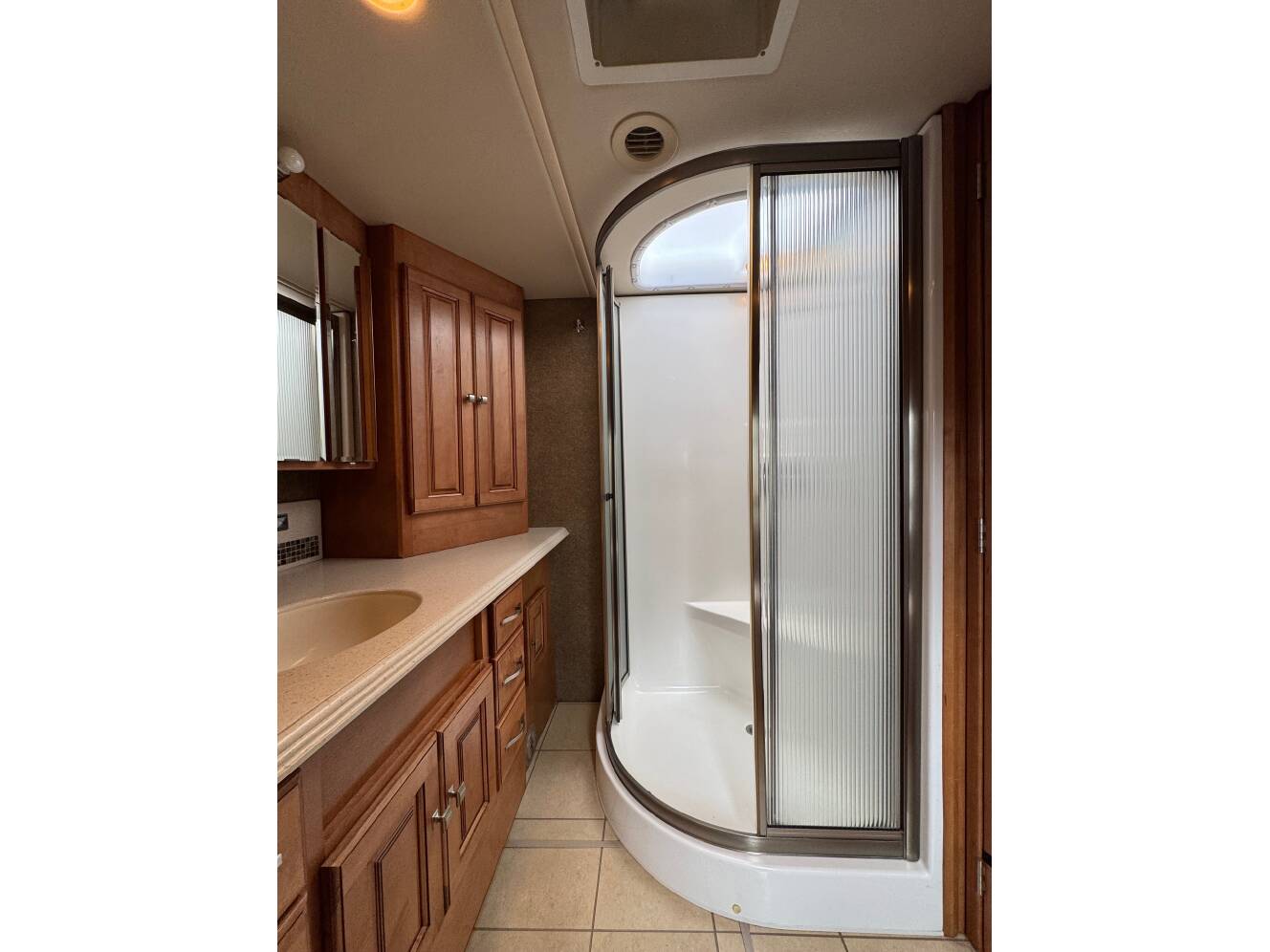 A photo of this 2014 Itasca MERIDIAN 42E