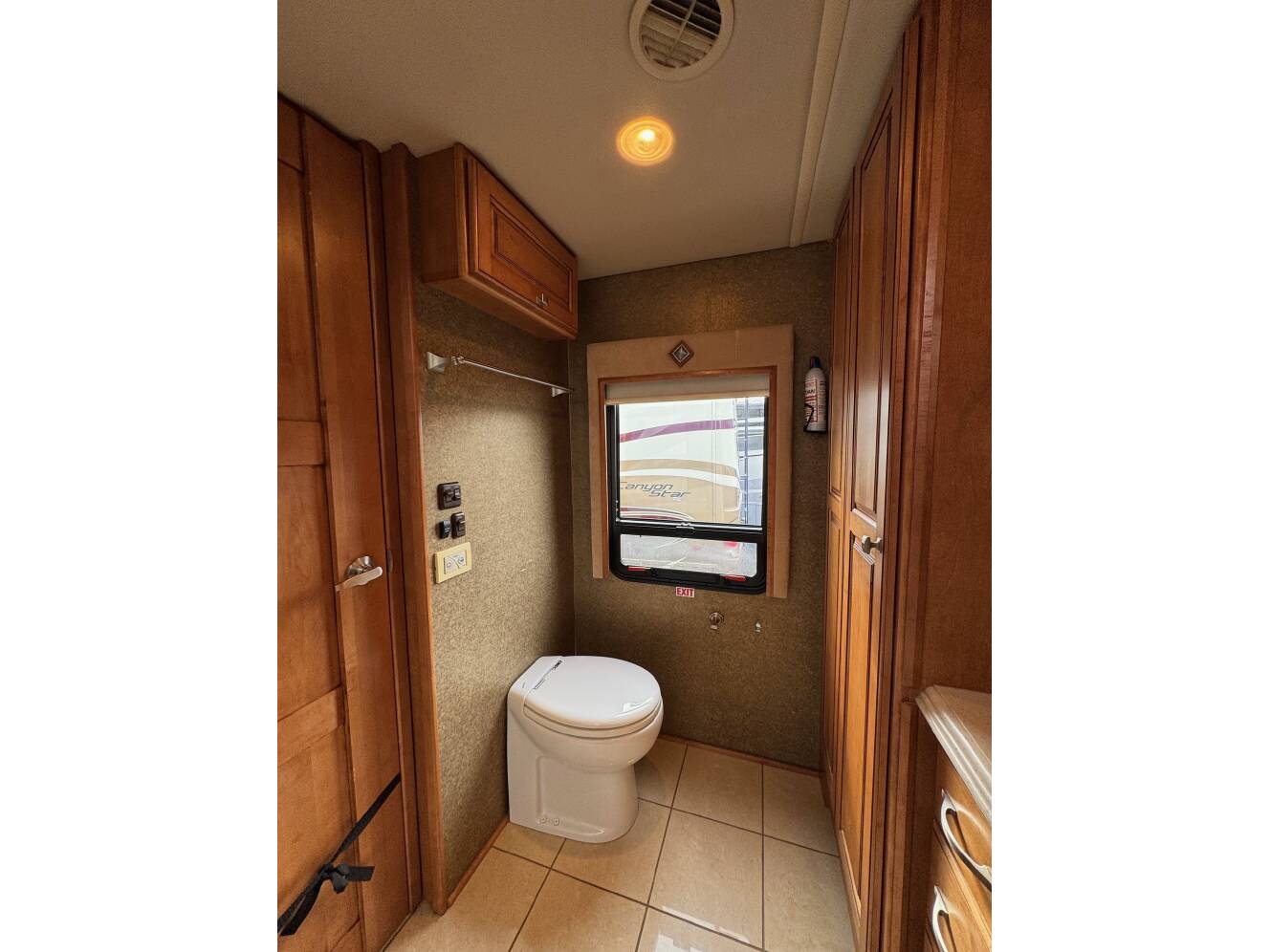 A photo of this 2014 Itasca MERIDIAN 42E