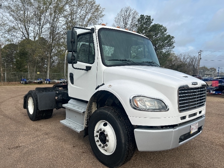2020 FREIGHTLINER BUSINESS CLASS M2 106 in Jackson, MS