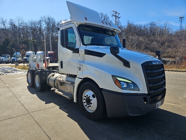 2020 FREIGHTLINER CASCADIA 126 in Moberly, MO