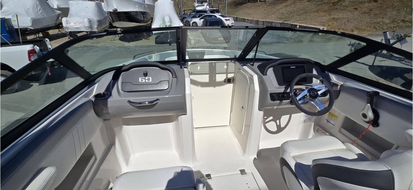 A photo of this 2025 Chaparral 23SSIOB