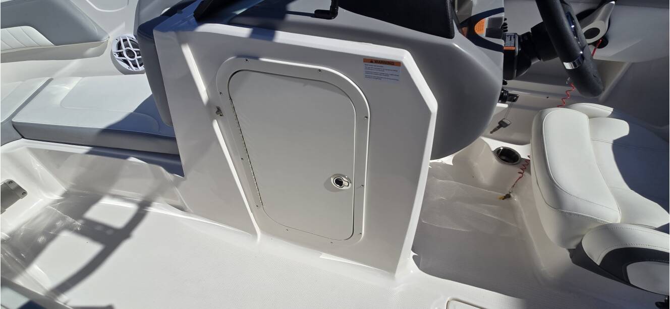 A photo of this 2025 Chaparral 23SSIOB