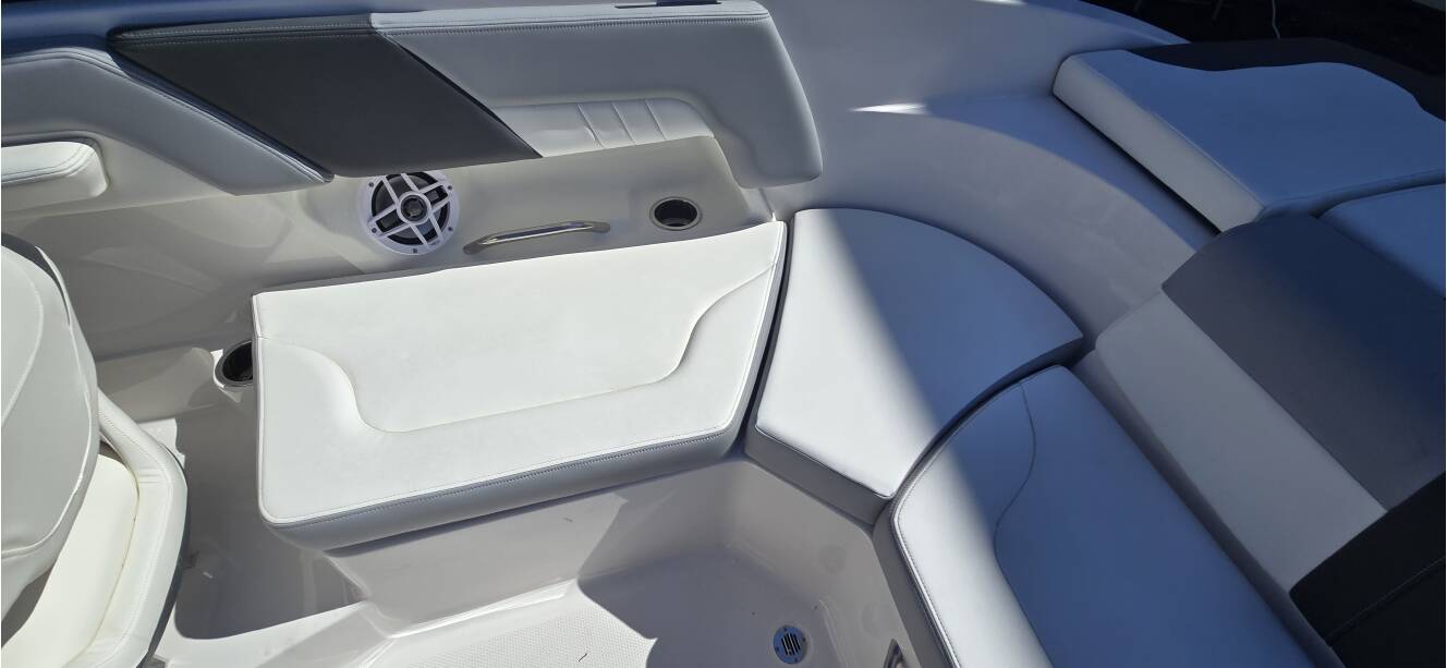 A photo of this 2025 Chaparral 23SSIOB