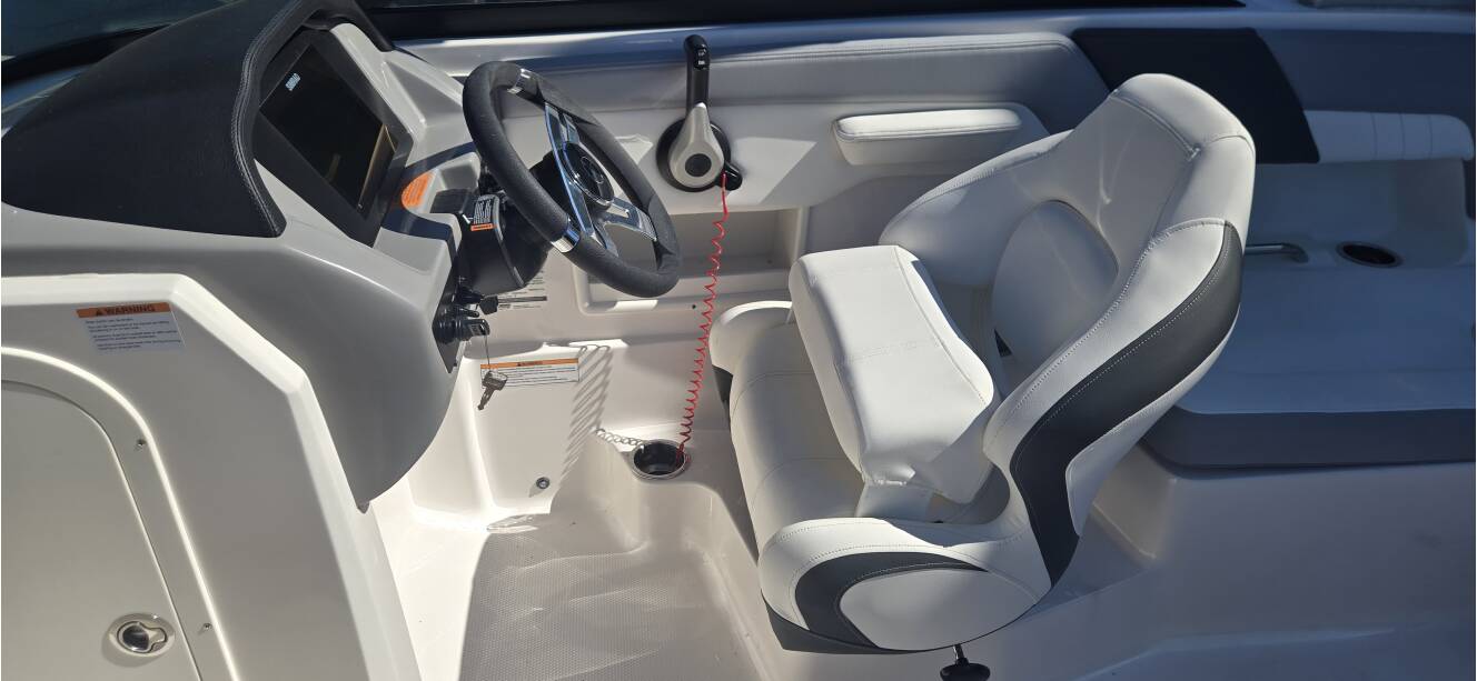 A photo of this 2025 Chaparral 23SSIOB