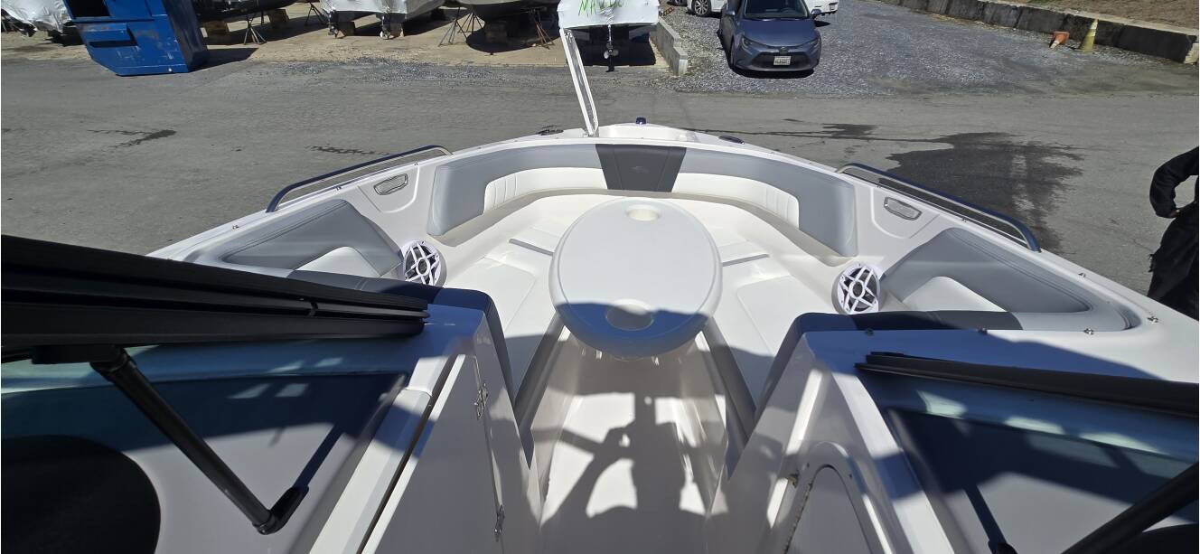 A photo of this 2025 Chaparral 23SSIOB