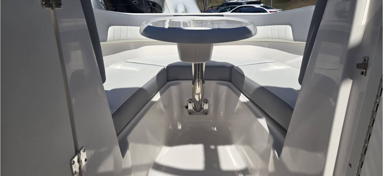 A photo of this 2025 Chaparral 23SSIOB