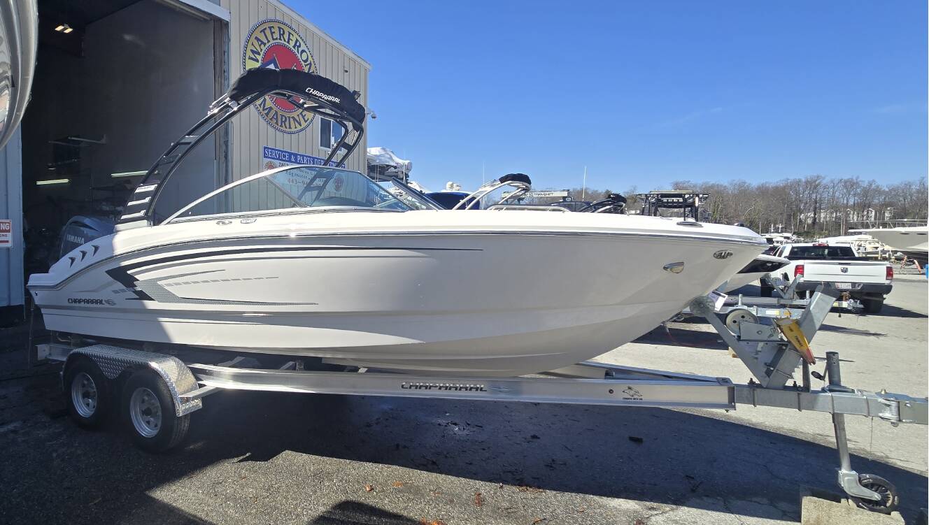 A photo of this 2025 Chaparral 23SSIOB