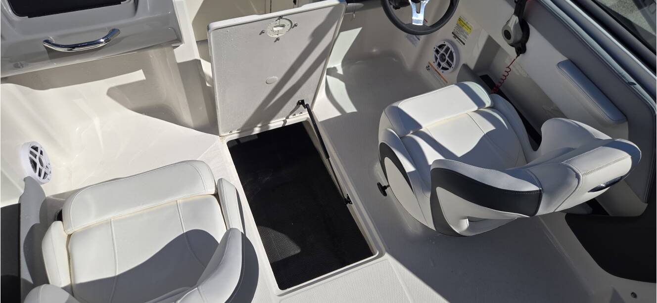 A photo of this 2025 Chaparral 23SSIOB