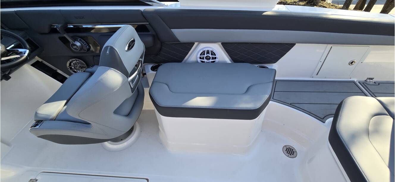 A photo of this 2025 Chaparral 267SSX