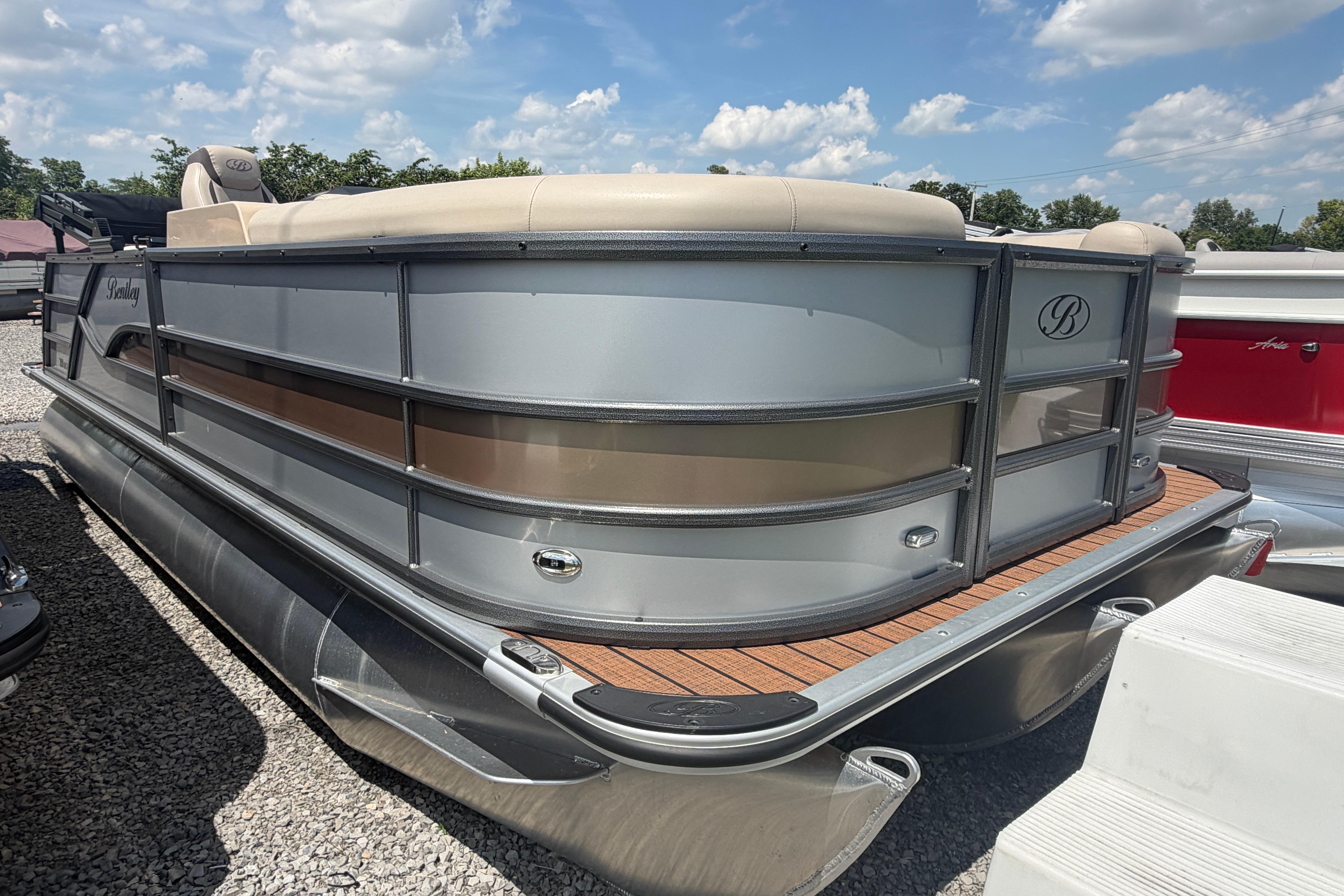 2025 Bentley Pontoons Legacy 203 Swingback 223 in huntsville OH