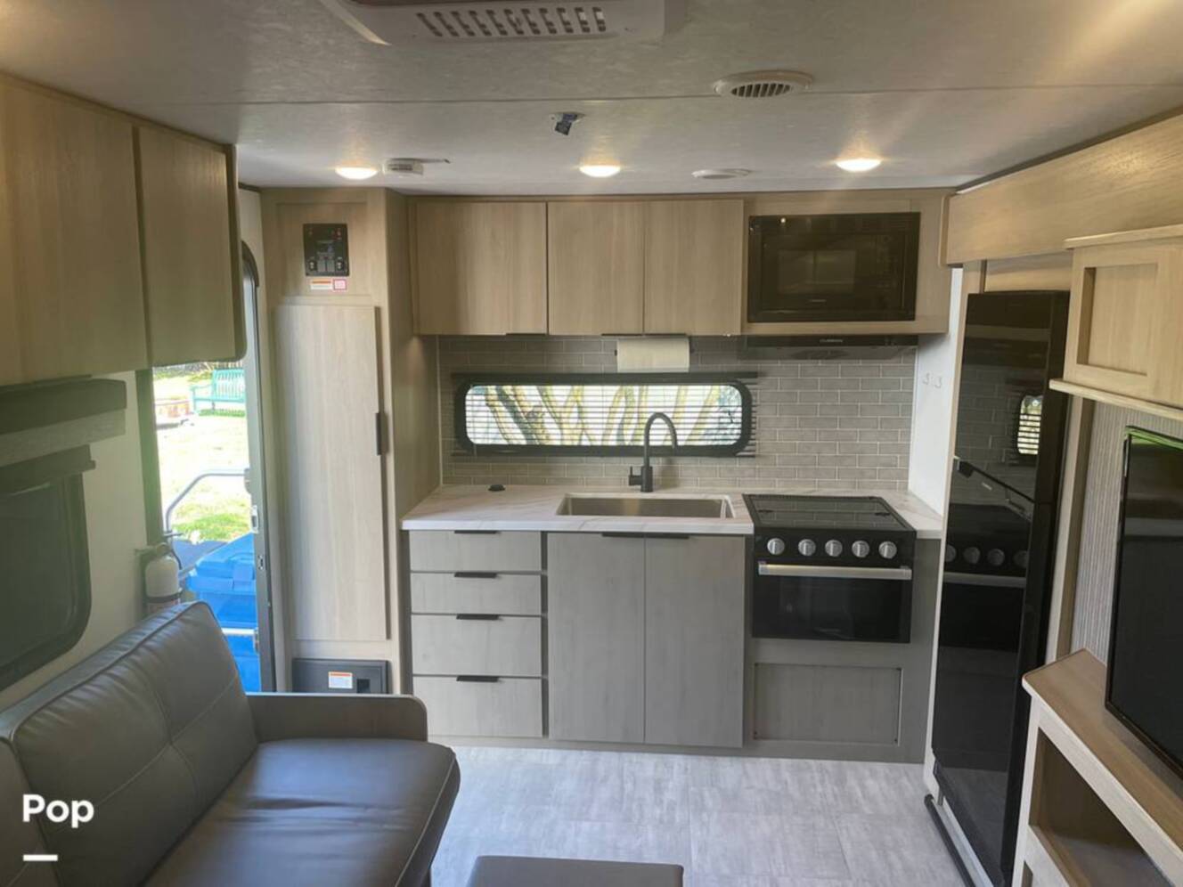 A photo of this 2025 Dutchmen Kodiak 241BHSL
