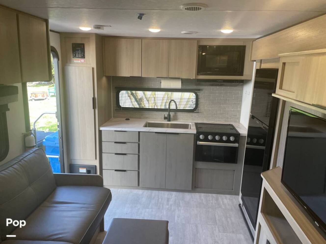A photo of this 2025 Dutchmen Kodiak 241BHSL