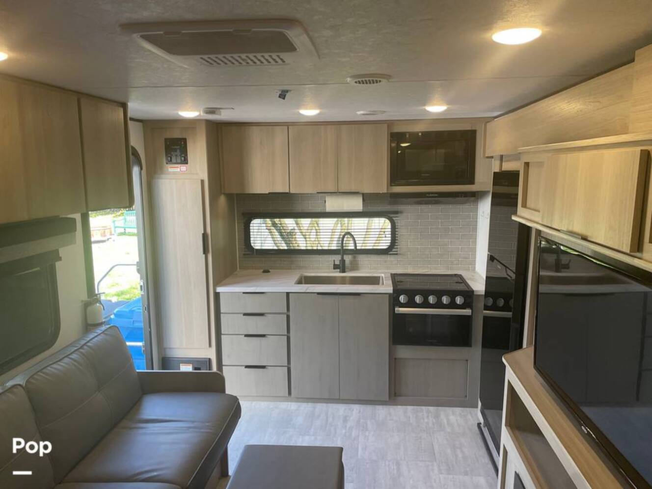 A photo of this 2025 Dutchmen Kodiak 241BHSL