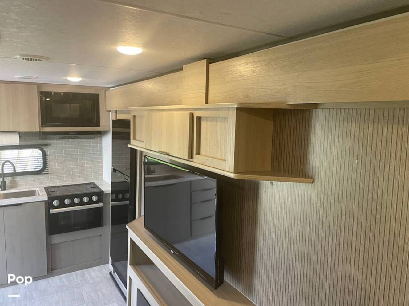 A photo of this 2025 Dutchmen Kodiak 241BHSL