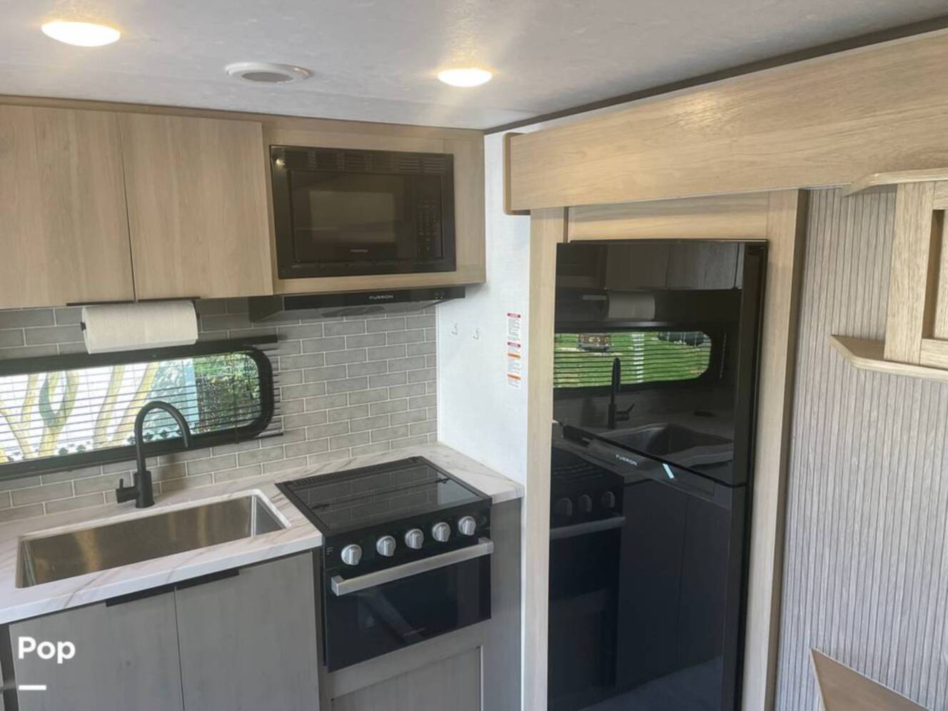 A photo of this 2025 Dutchmen Kodiak 241BHSL