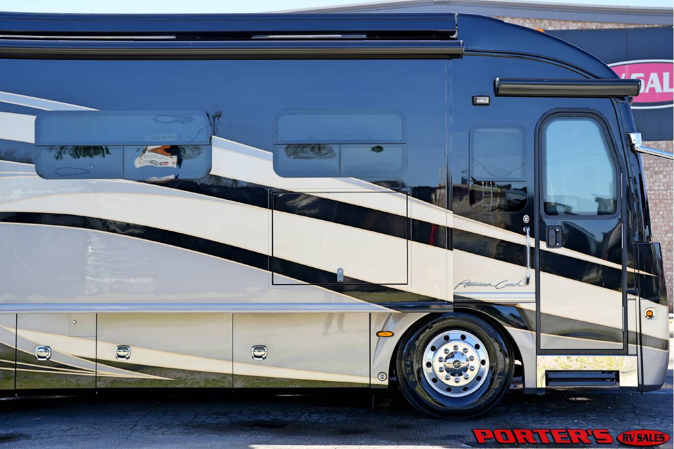 A photo of this 2016 American Coach AMERICAN ALLEGIANCE 42T