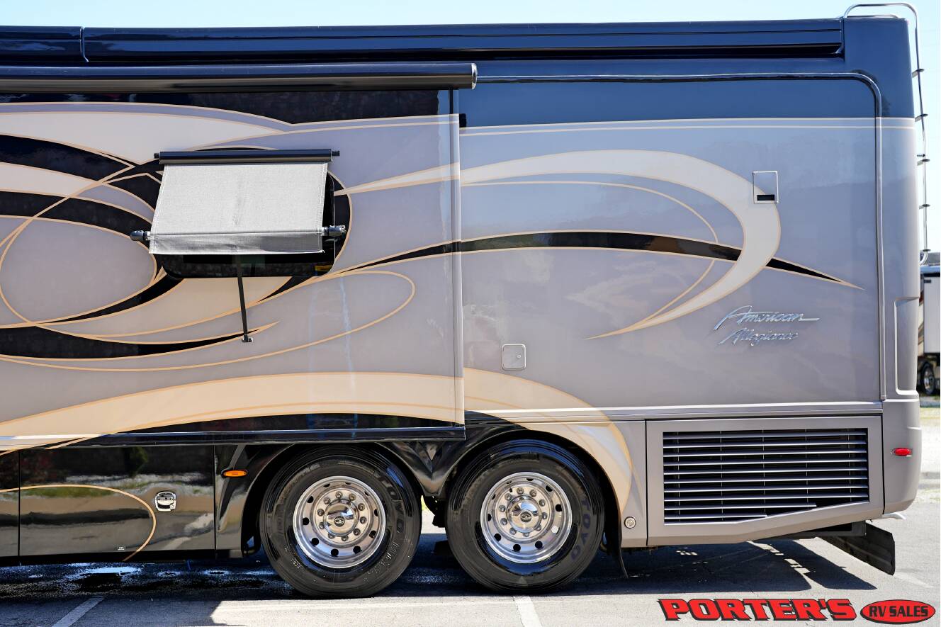 A photo of this 2016 American Coach AMERICAN ALLEGIANCE 42T