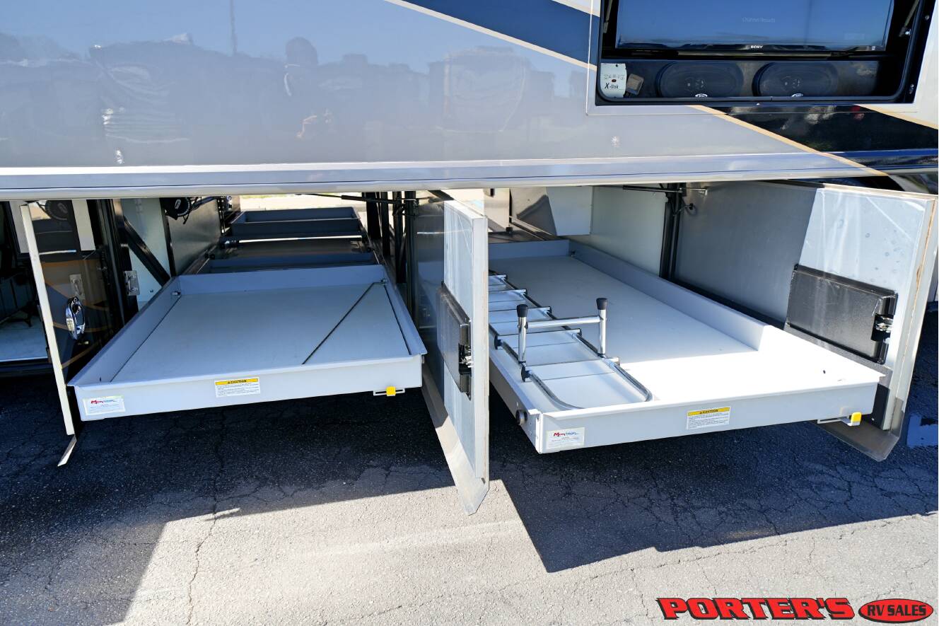 A photo of this 2016 American Coach AMERICAN ALLEGIANCE 42T