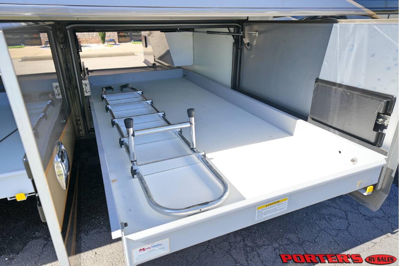 A photo of this 2016 American Coach AMERICAN ALLEGIANCE 42T