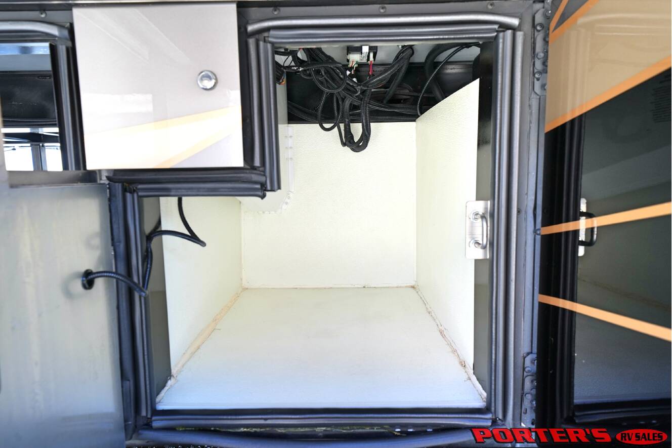 A photo of this 2016 American Coach AMERICAN ALLEGIANCE 42T