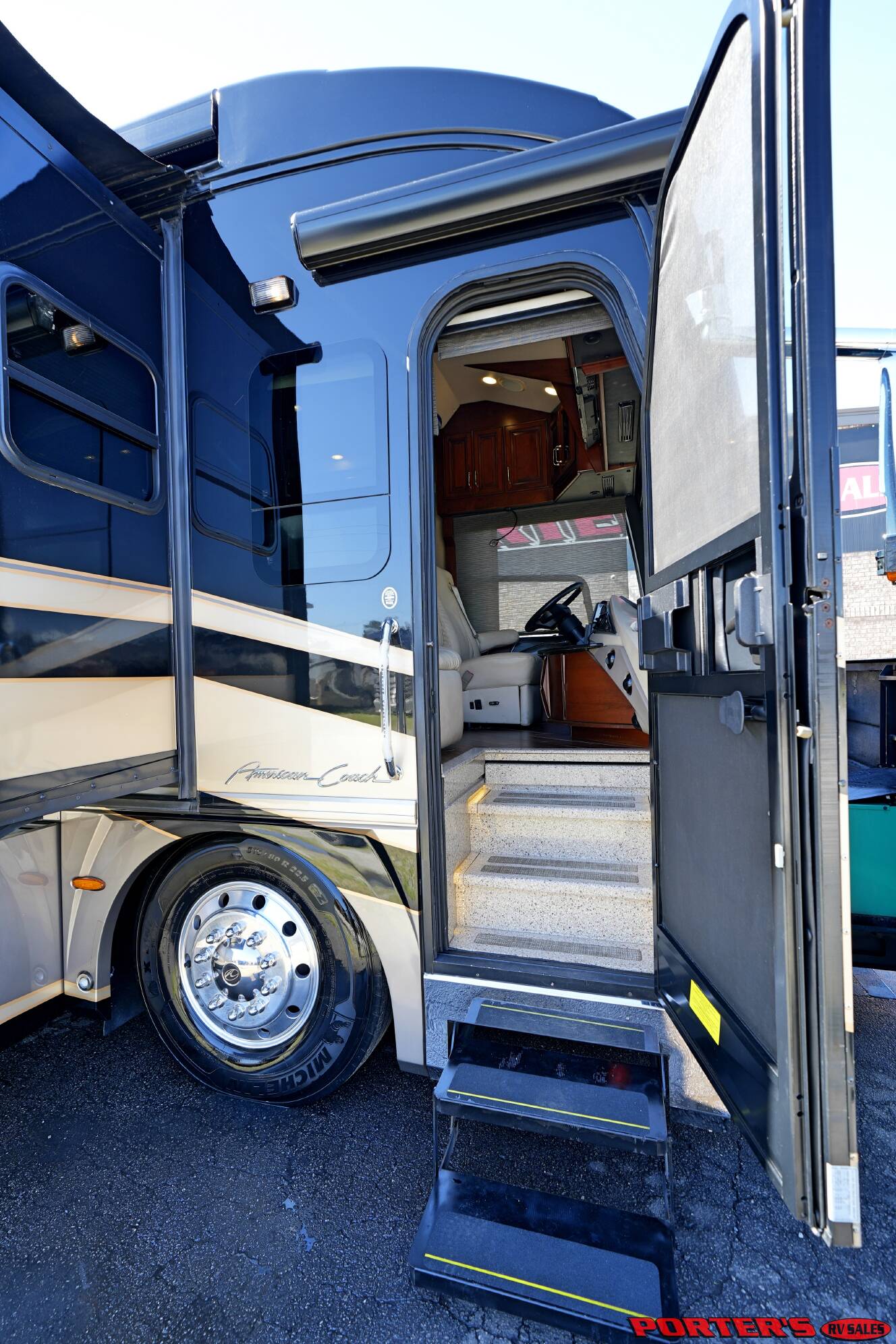 A photo of this 2016 American Coach AMERICAN ALLEGIANCE 42T