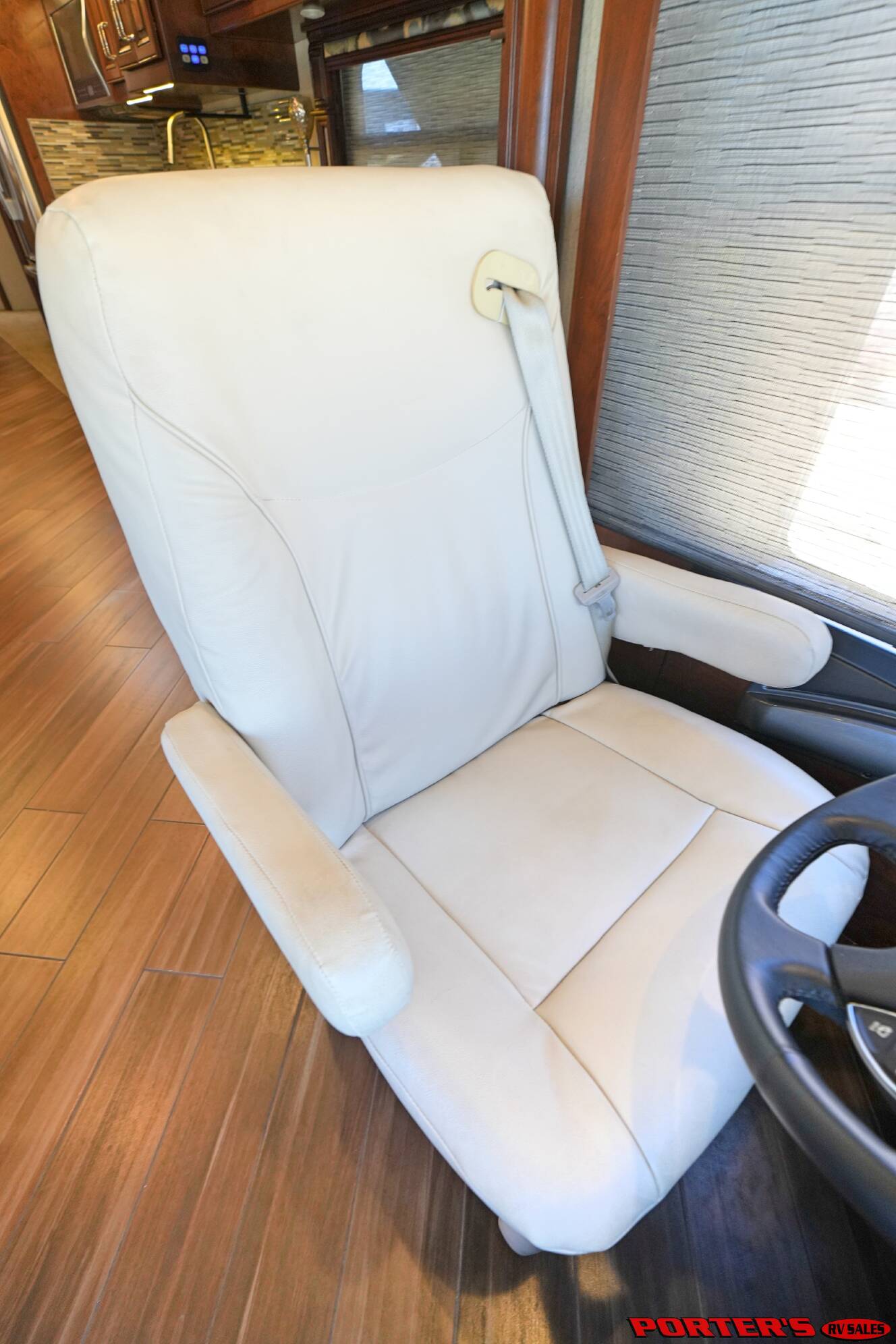 A photo of this 2016 American Coach AMERICAN ALLEGIANCE 42T