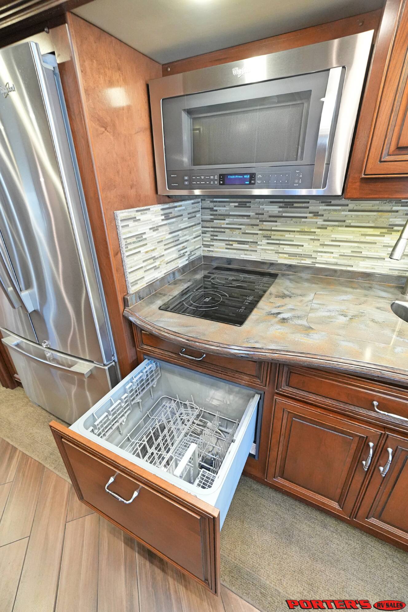 A photo of this 2016 American Coach AMERICAN ALLEGIANCE 42T