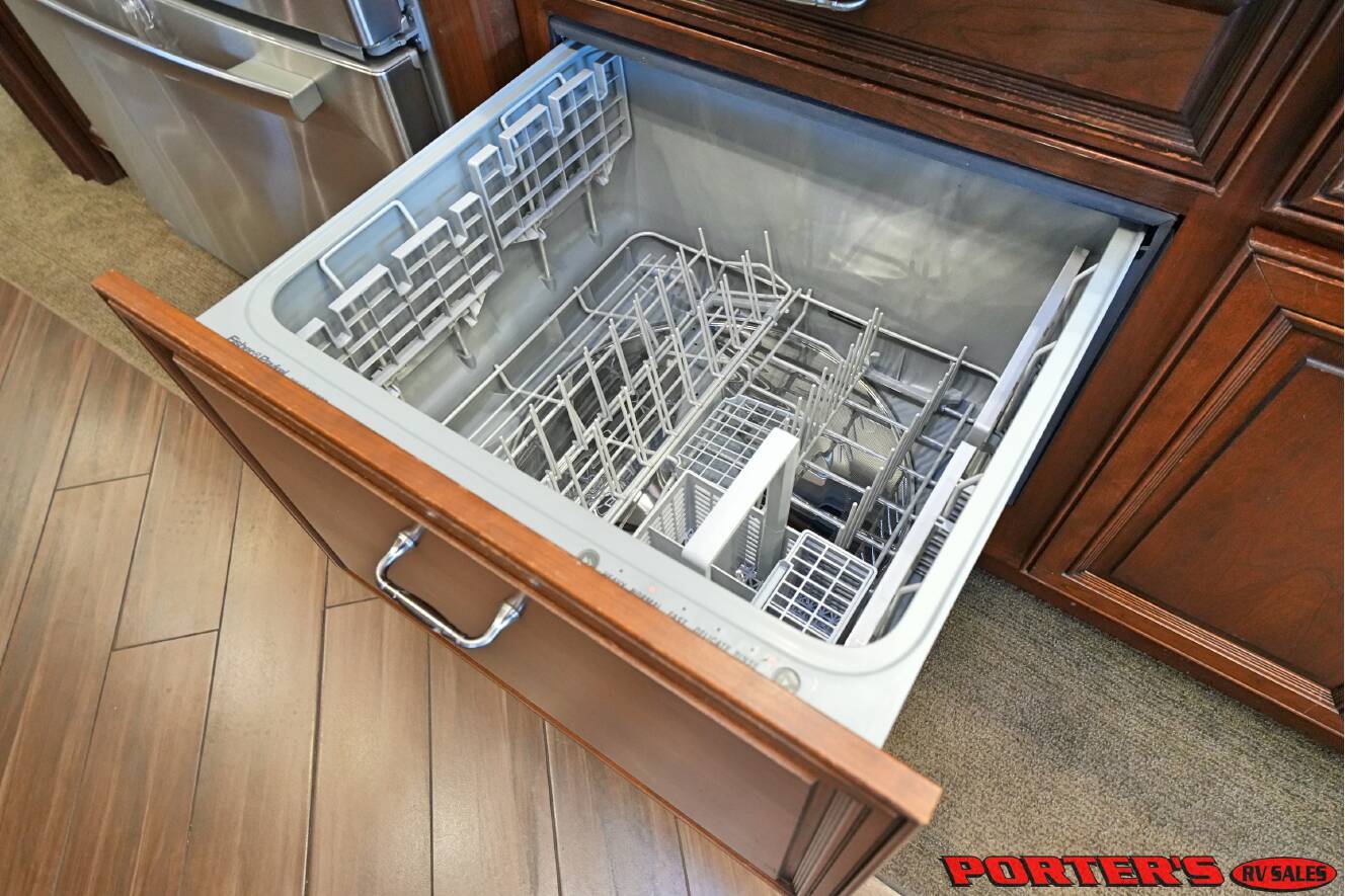 A photo of this 2016 American Coach AMERICAN ALLEGIANCE 42T
