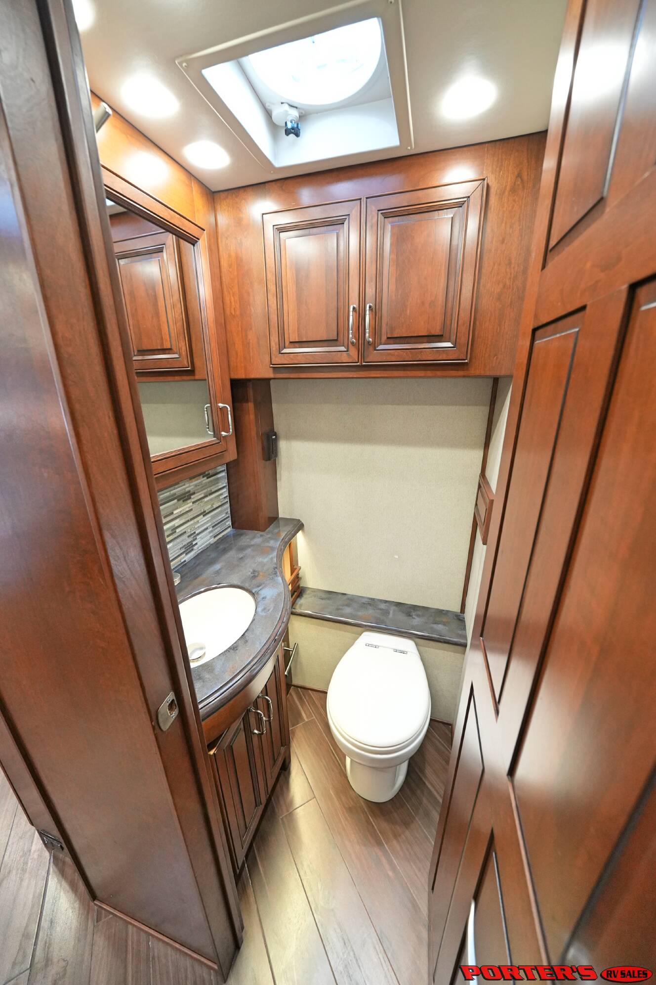 A photo of this 2016 American Coach AMERICAN ALLEGIANCE 42T