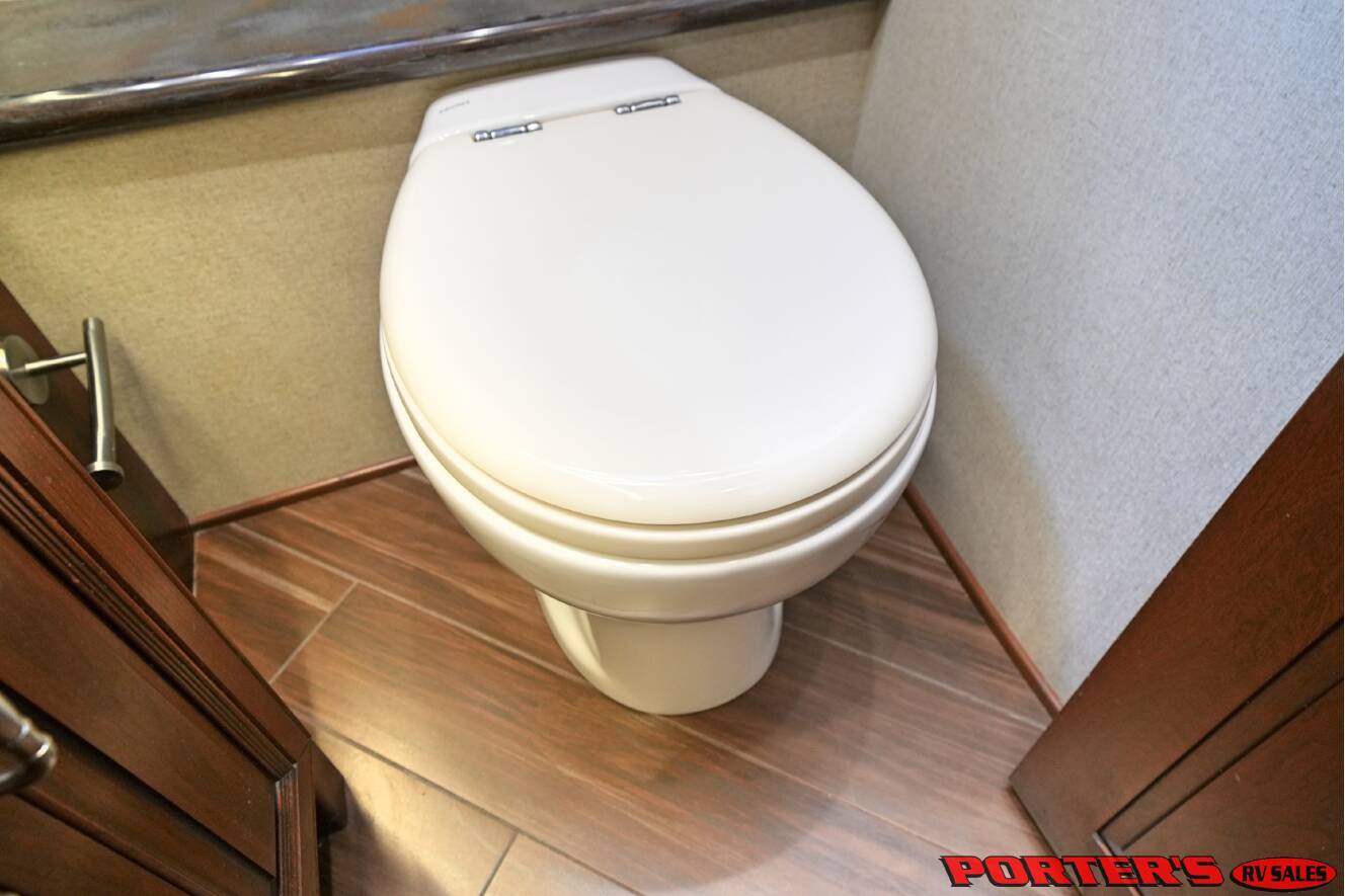 A photo of this 2016 American Coach AMERICAN ALLEGIANCE 42T
