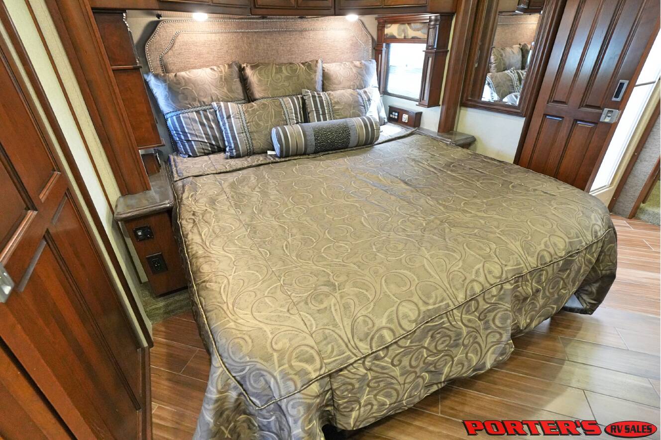 A photo of this 2016 American Coach AMERICAN ALLEGIANCE 42T
