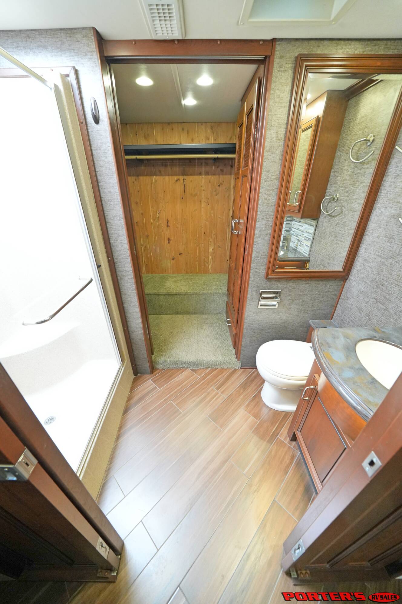A photo of this 2016 American Coach AMERICAN ALLEGIANCE 42T