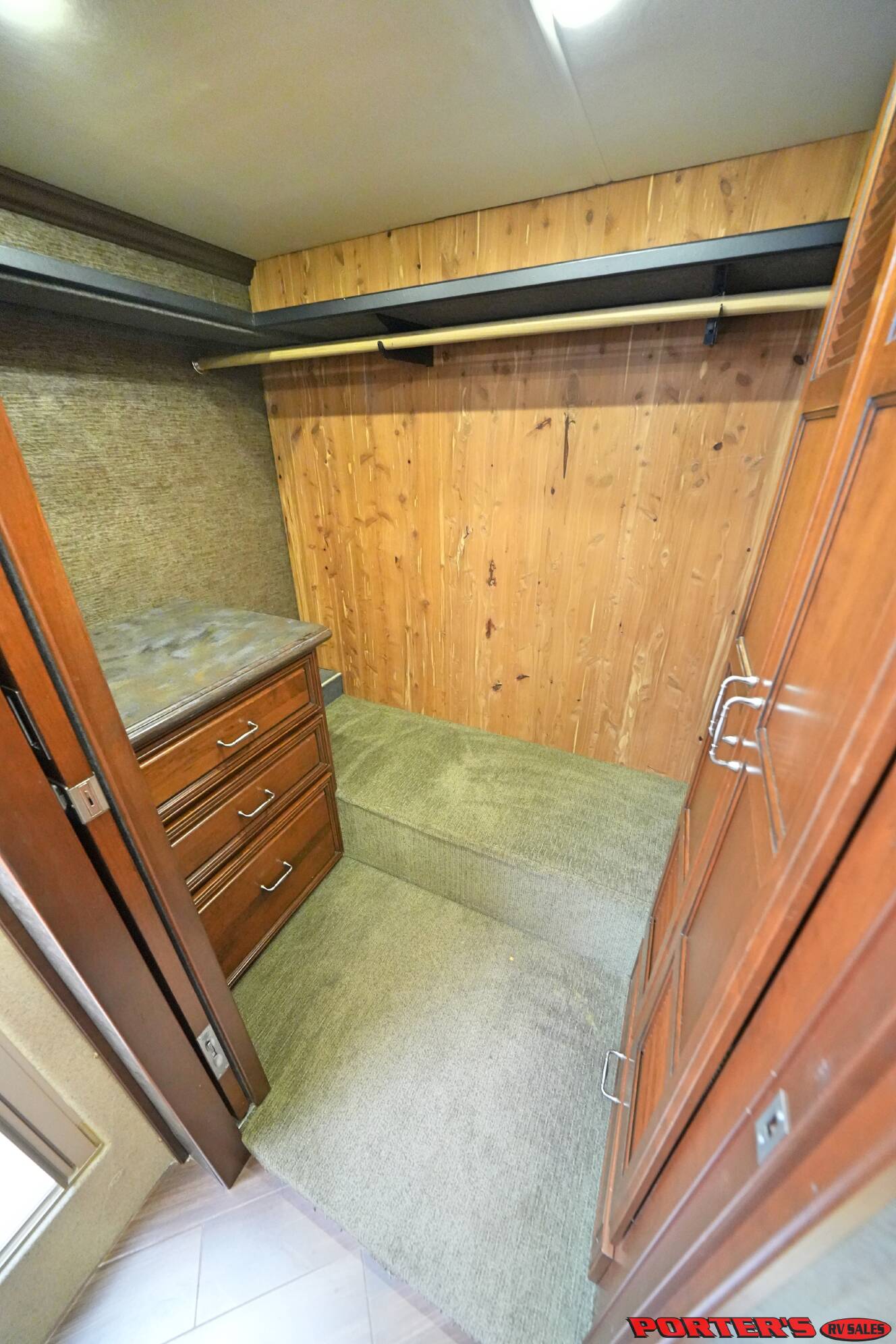 A photo of this 2016 American Coach AMERICAN ALLEGIANCE 42T