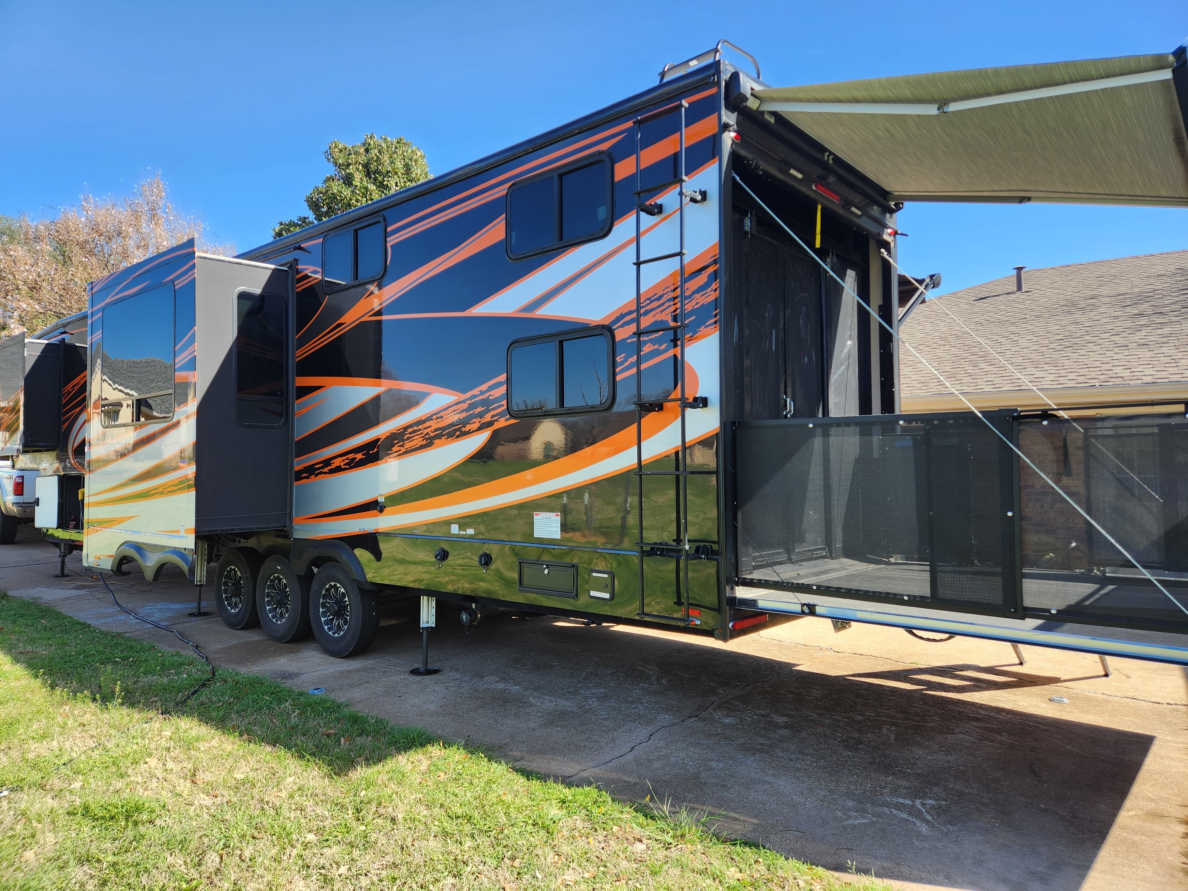 2019 Forest River XLR THUNDERBOLT 382AMP in granbury TX