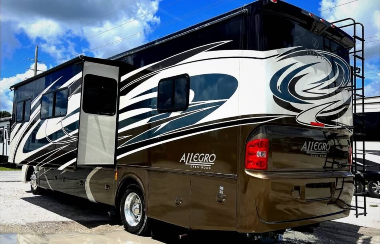A photo of this 2016 Tiffin Motorhomes ALLEGRO OPEN ROAD 31SA