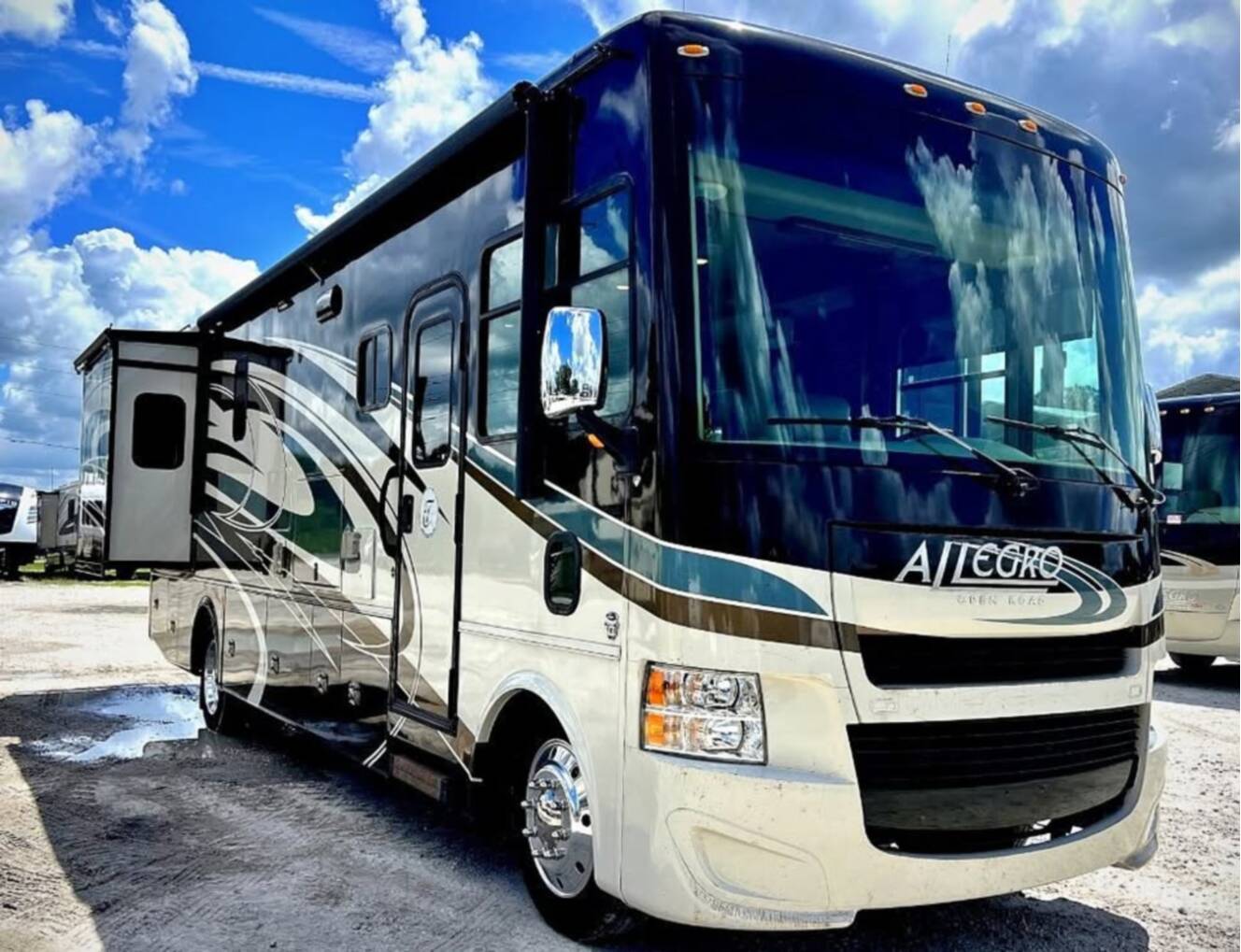 A photo of this 2016 Tiffin Motorhomes ALLEGRO OPEN ROAD 31SA