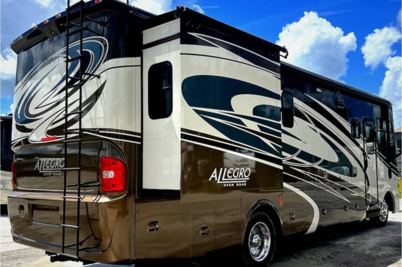 A photo of this 2016 Tiffin Motorhomes ALLEGRO OPEN ROAD 31SA