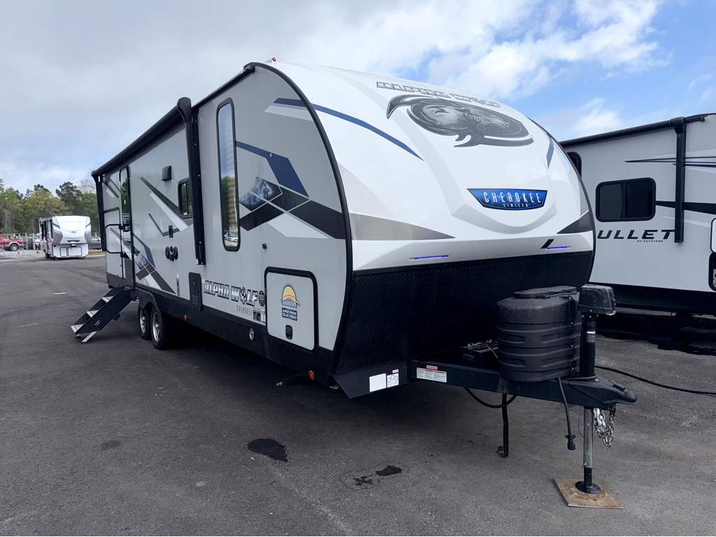 2023 Forest River Cherokee Alpha Wolf 26RB-L RV