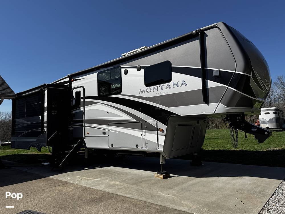 2022 Keystone Montana 3231CK in west frankfort IL