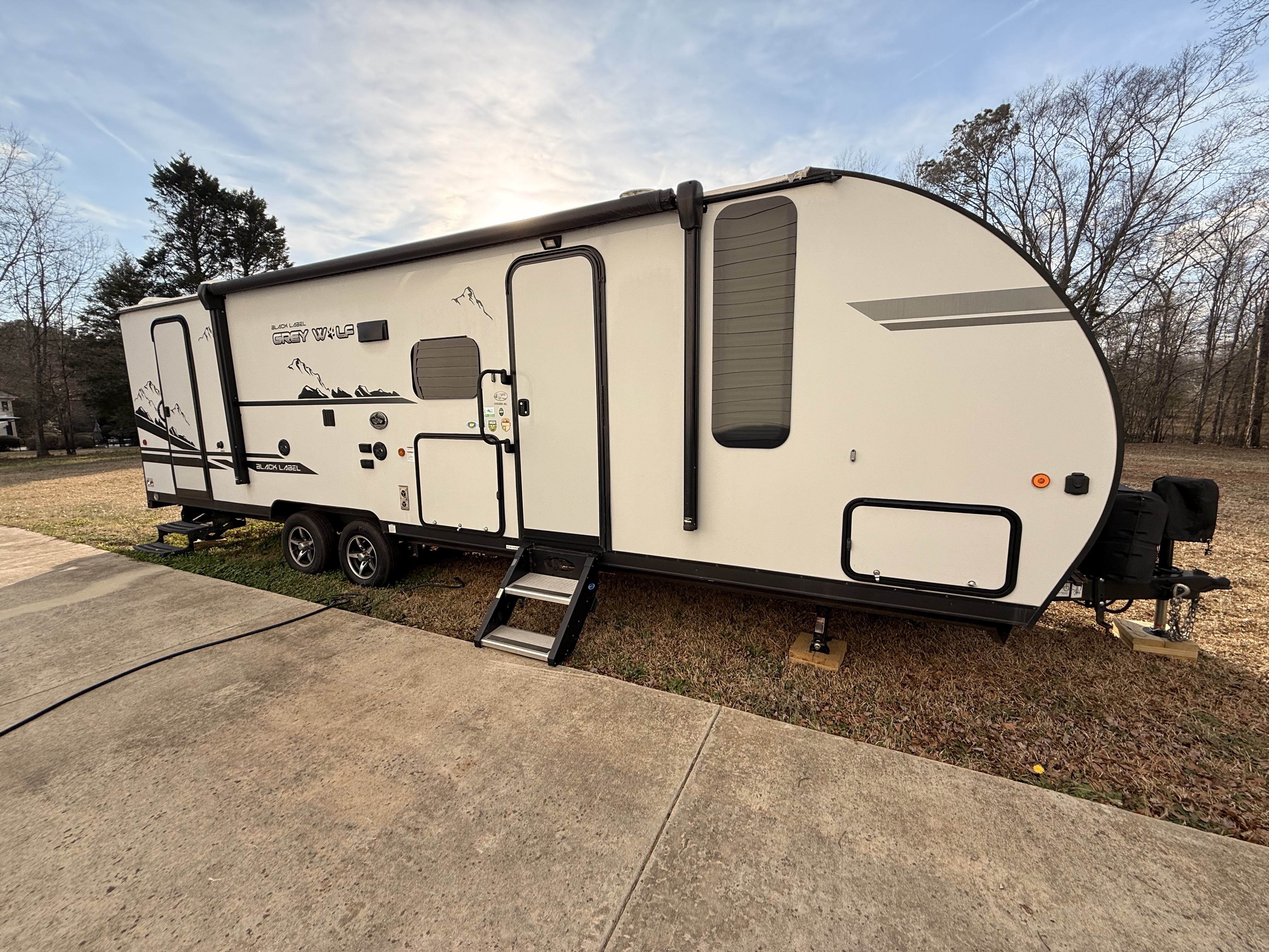 2021 Forest River CHEROKEE GREY WOLF BLACK LABEL 26DBHBL RV