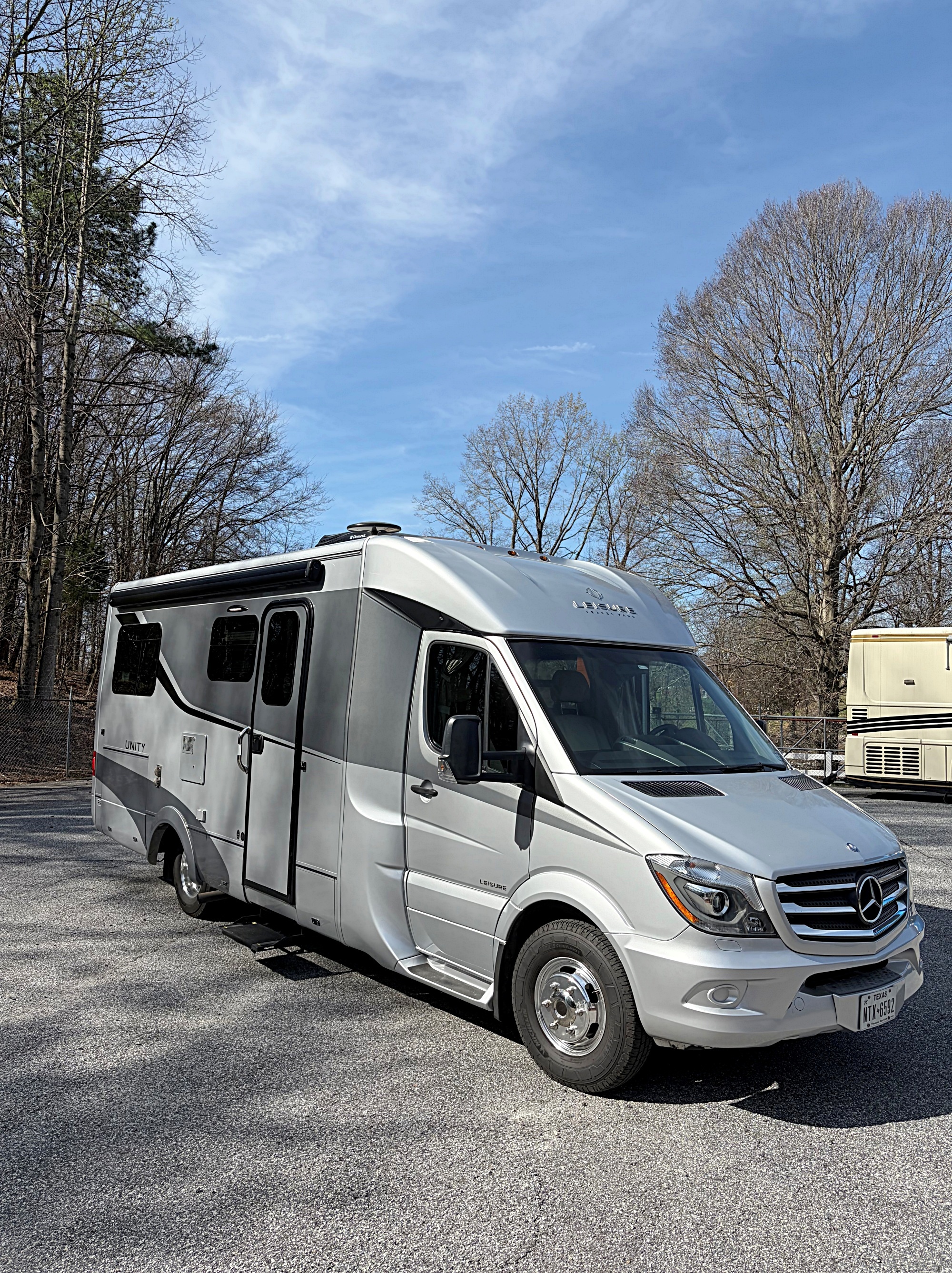 2016 Leisure Travel UNITY U24CB Class B+ RV