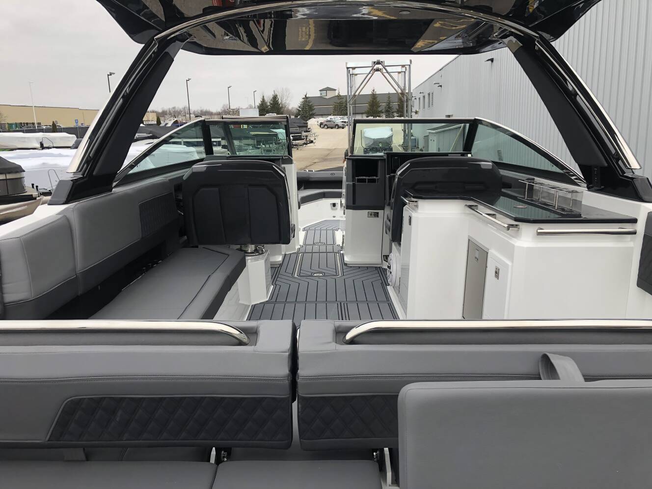 A photo of this 2023 Cobalt R33 OB