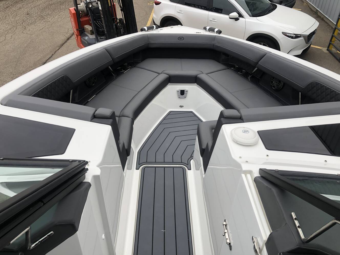 A photo of this 2023 Cobalt R33 OB