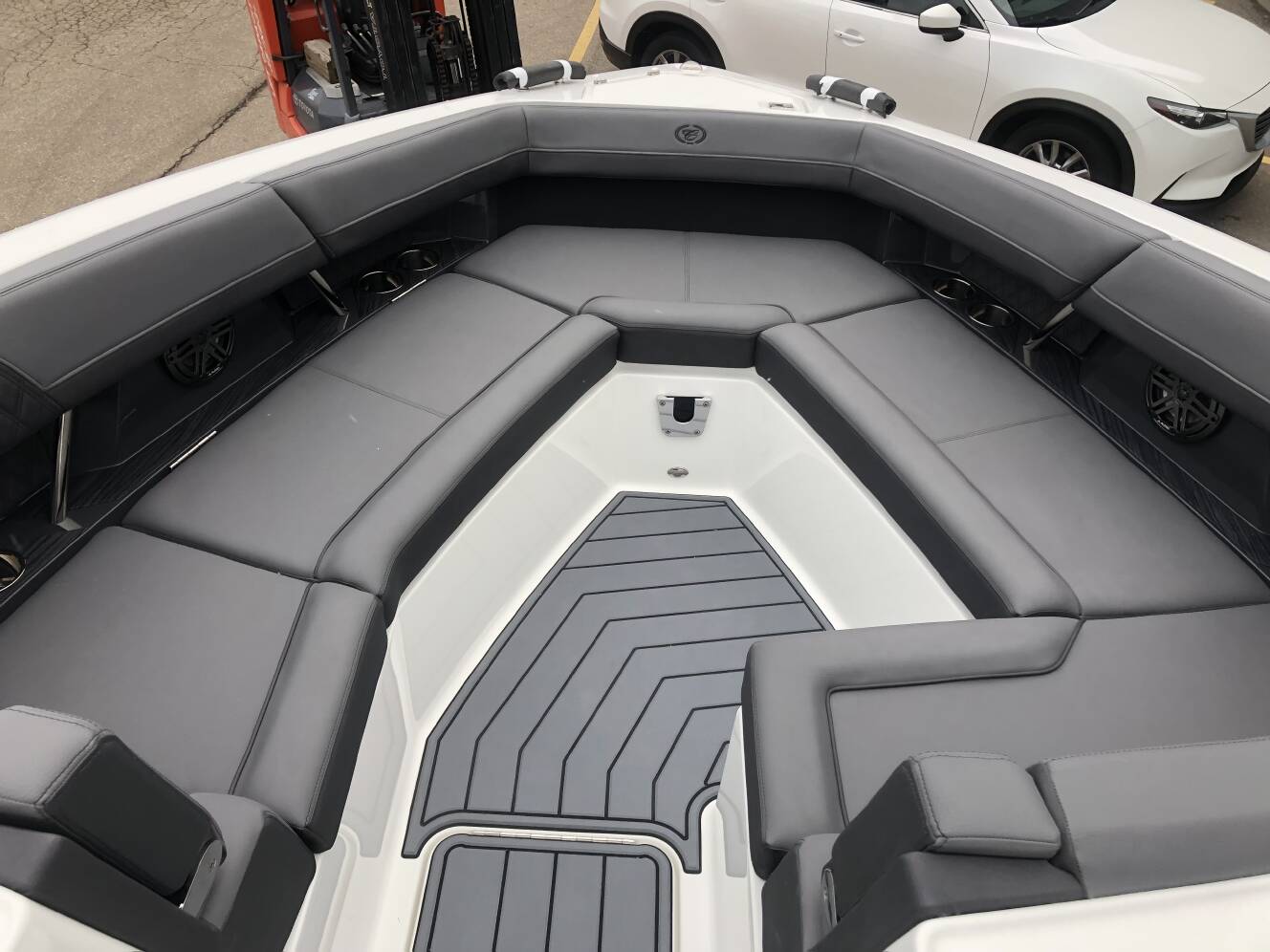 A photo of this 2023 Cobalt R33 OB