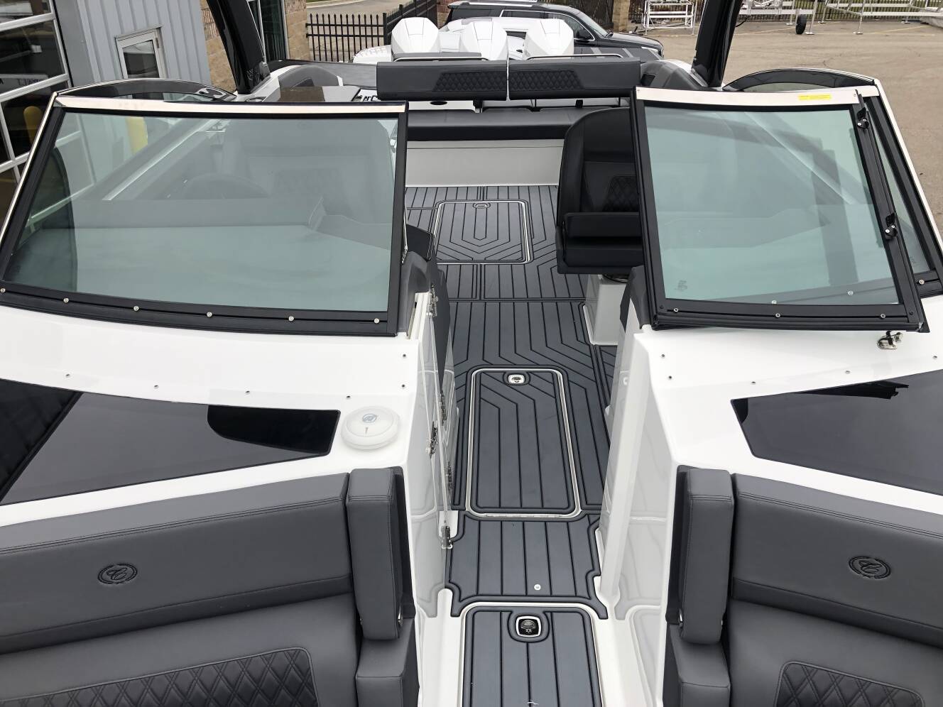 A photo of this 2023 Cobalt R33 OB
