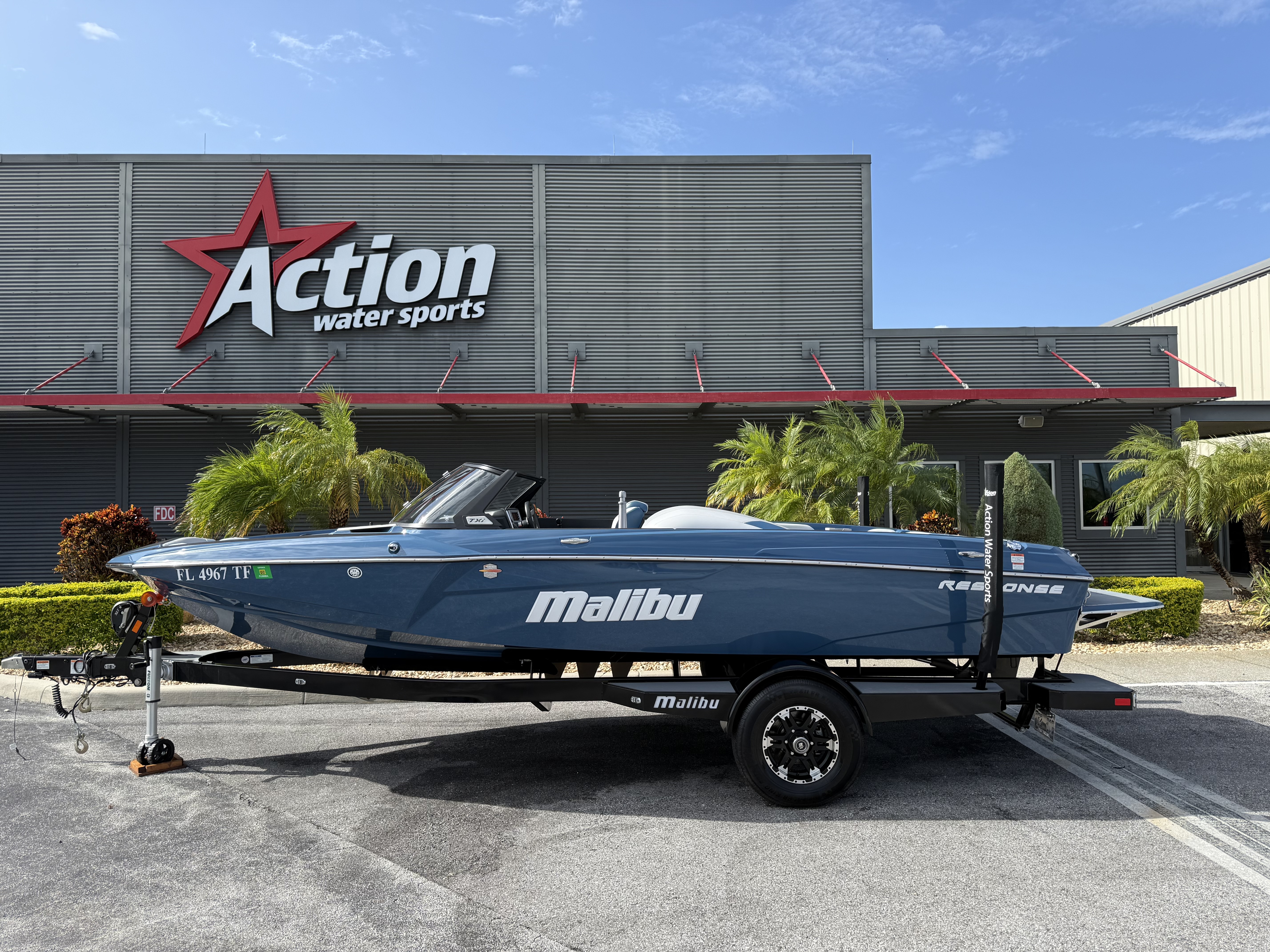 2022 Malibu Response TXi Ski and Wakeboard Boat boat