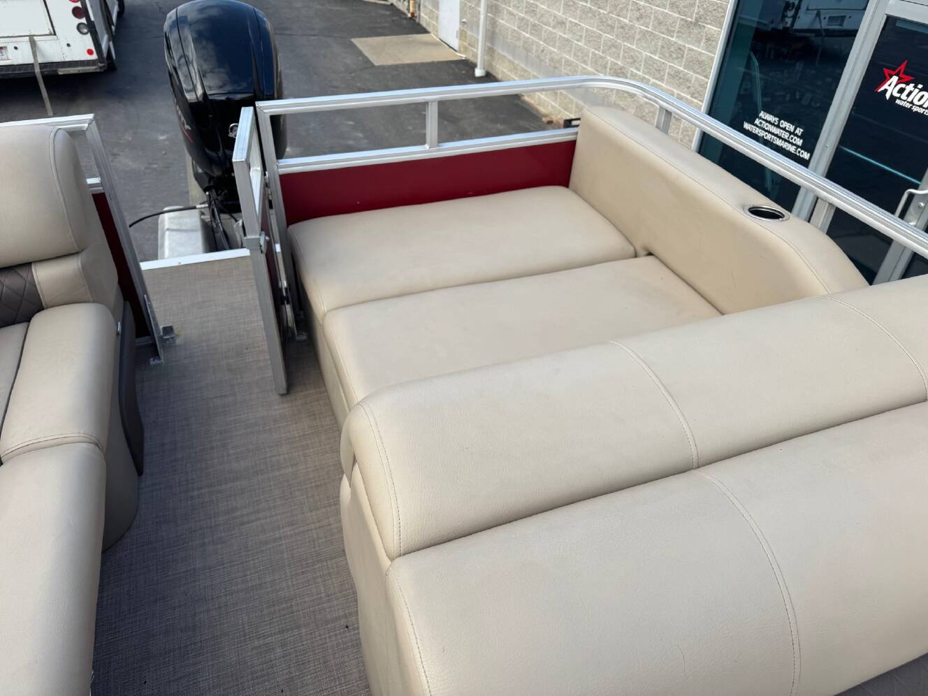 A photo of this 2023 Sun Tracker Party Barge 22 RF DLX